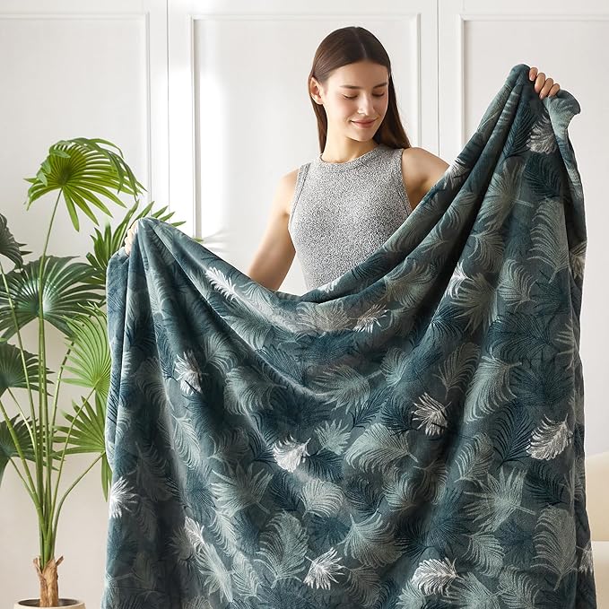COOVA Faux Rabbit Fur & Flannel Throw Blanket 50x60 Inch - Image 4