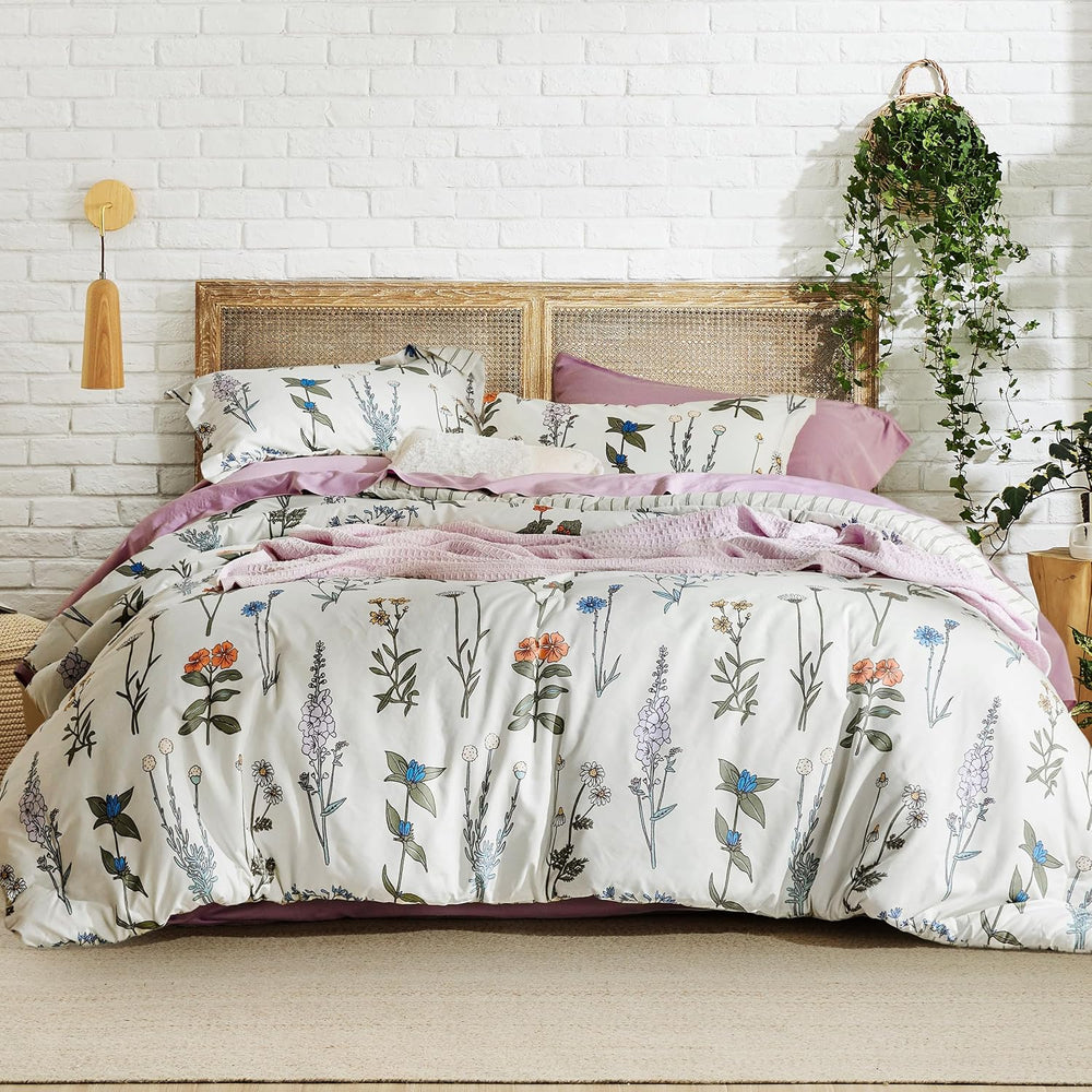 Bedsure Cute Comforter Full Size, White Soft ＆ Fluffy Floral Bedding 3 Pcs