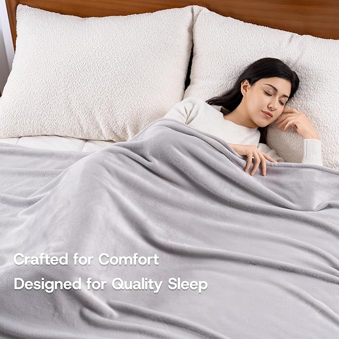 Luxury Fleece Warm Blanket, Soft Lightweight Velvety Plush Blanket - Image 4