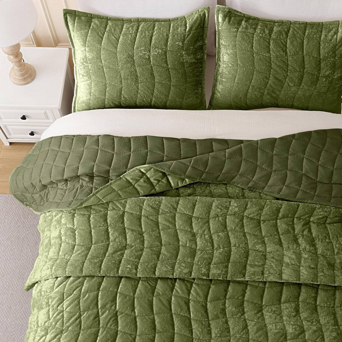 downcool 3 pieces velvet quilt set king size, close-up detail