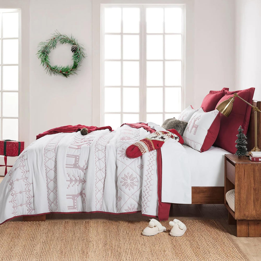 WDCOZY Red Christmas Queen Size Quilt Bedding Sets with Pillow Shams, Lightwe...