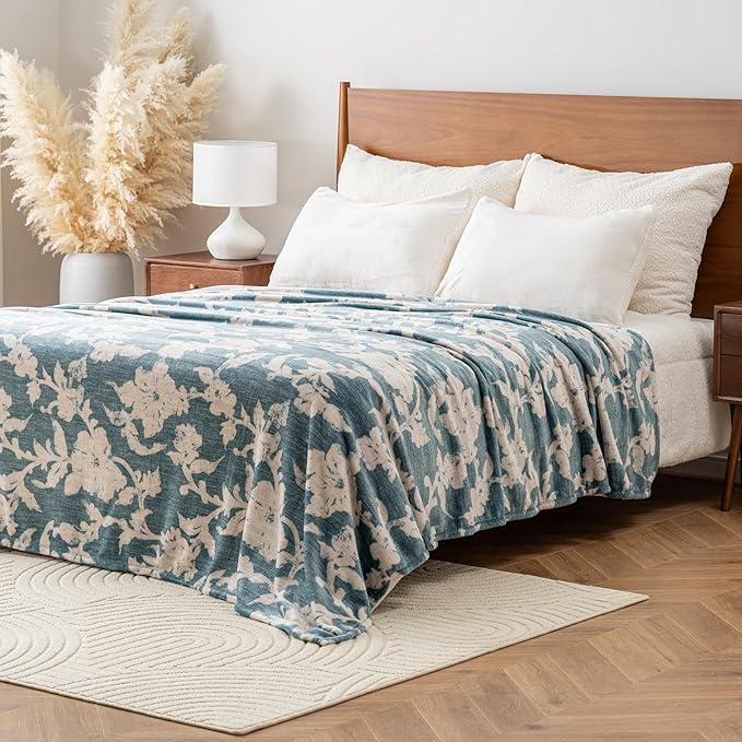 Luxury Printed Fleece Warm Blanket, Soft Lightweight Velvety Plush Throw - Image 2