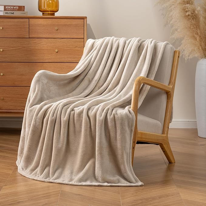 Luxury Fleece Warm Throw Blanket, Soft Lightweight Velvety Plush Throw by Unknown